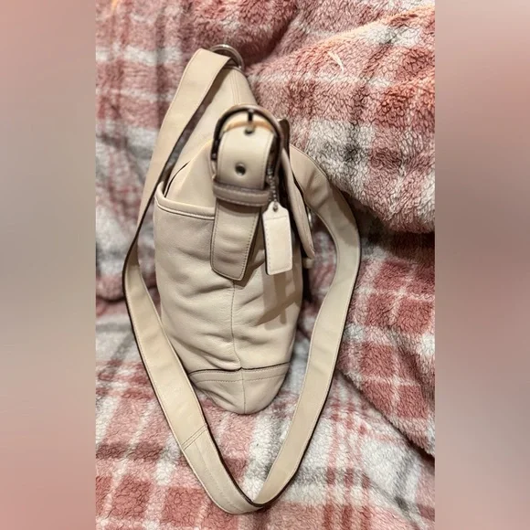 Coach 9480 Vintage Soho Flap Cowhide Crossbody (Cream) - GUC - Picture 7 of 11